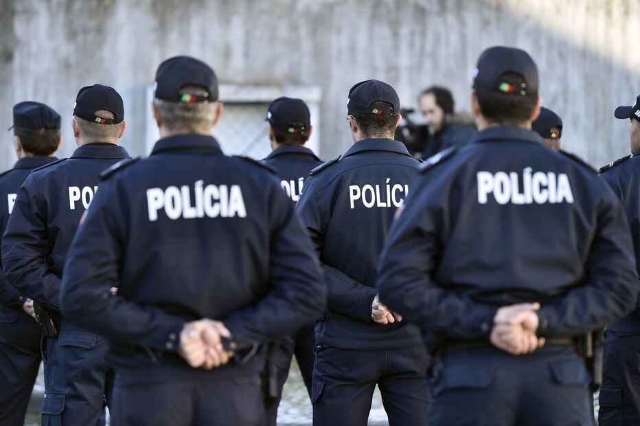 Polícias ameaçam com protestos se Governo não mostrar 