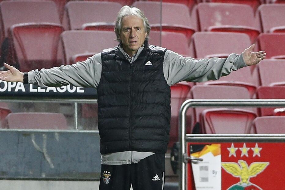 Jorge Jesus admitiu estar preocupado com os golos sofridos 