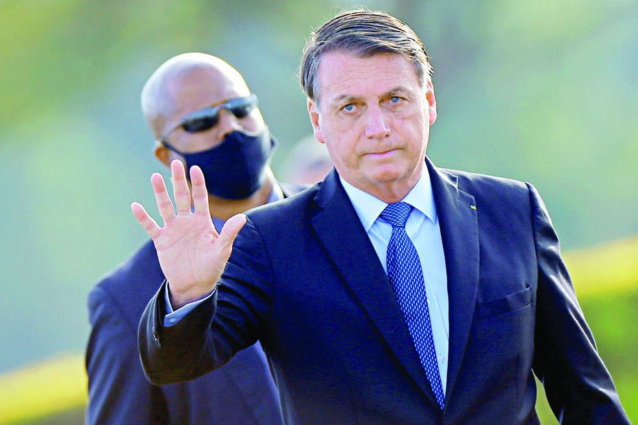 Presidente Jair Bolsonaro já prepara as eleições de 2022 e defende o voto em papel como o mais fiável 