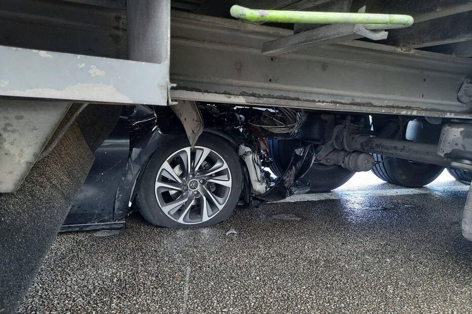 Colisão entre carro e camião faz um ferido na A42 em Paredes