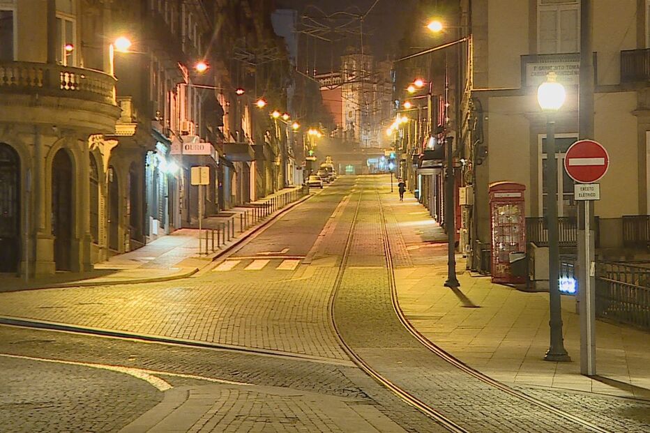 Ruas do Porto desertas
