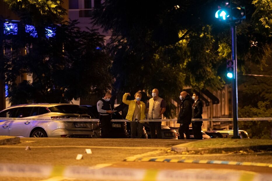 Polícia recolheu testemunhos junto aos invólucros deixados no chão