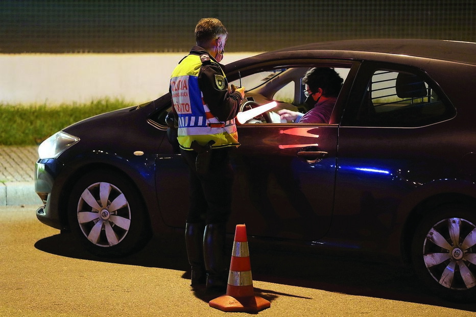 Medidas restritivas vão ser alargadas a mais concelhos. Mas alguns dos atuais 121 podem sair da lista   