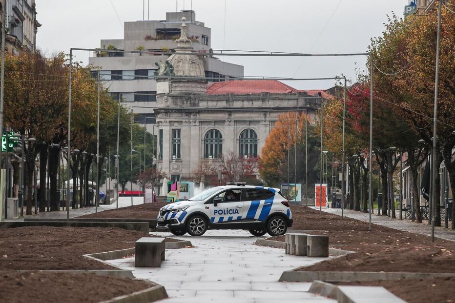 Ruas desertas em Braga devido à regra de permanência em casa no fim de semana