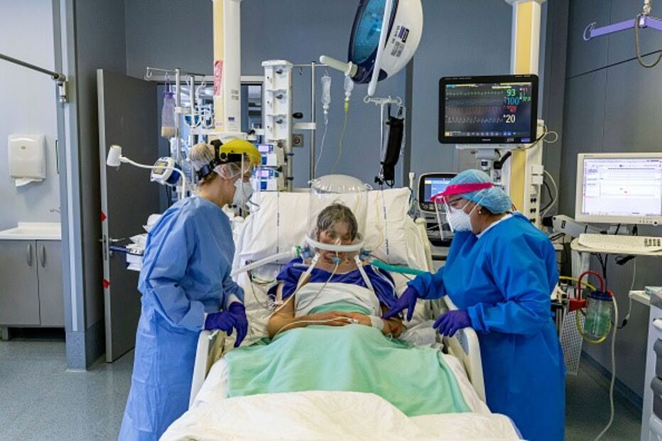 Capacetes respiratórios usados em Itála