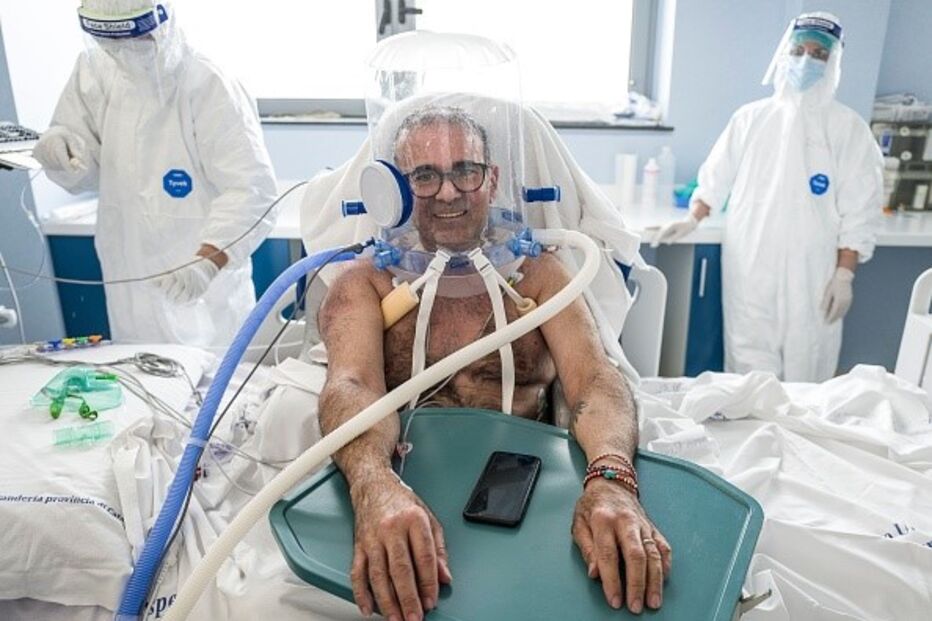 Capacetes respiratórios usados em Itála