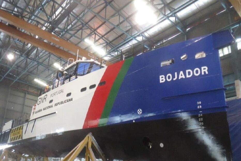 Embarcação já tem as ‘cores’ da GNR pintadas no casco e deverá chegar a Portugal no próximo ano