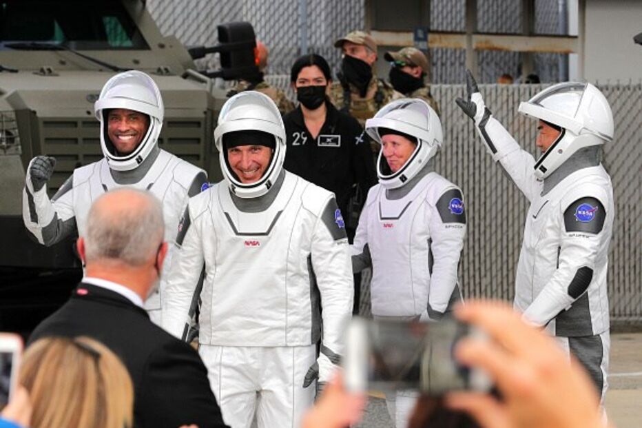 Cápsula Dragon da SpaceX chegou à Estação Espacial Internacional