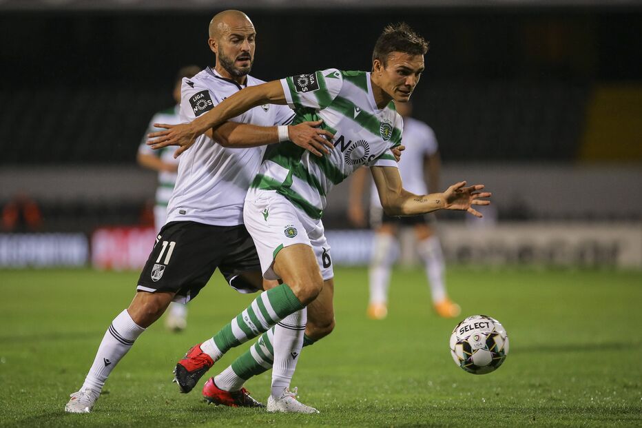 Palhinha, aqui em despique com André André 