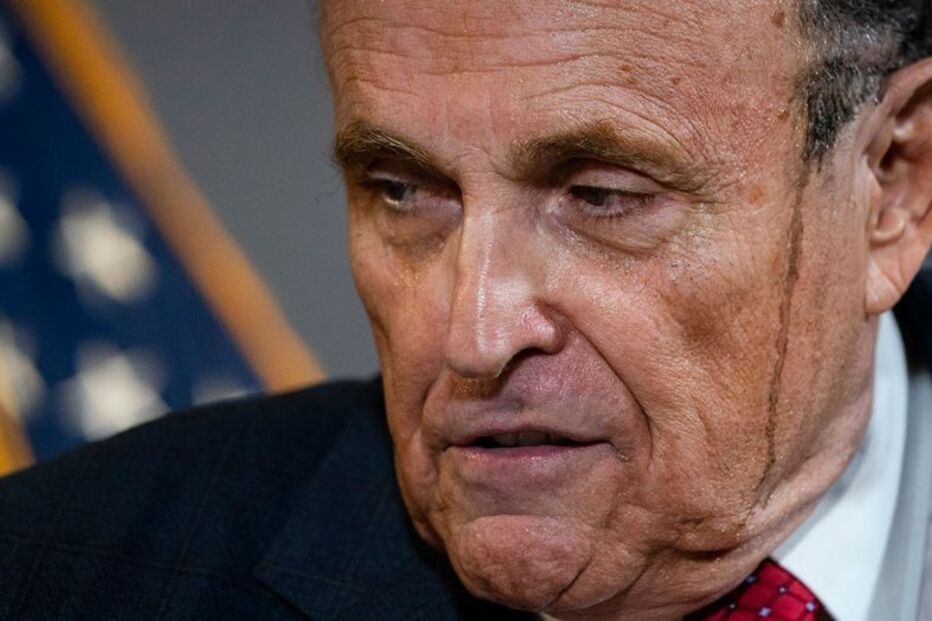 Tinta escorre do cabelo de Rudy Giuliani, advogado de Donald Trump