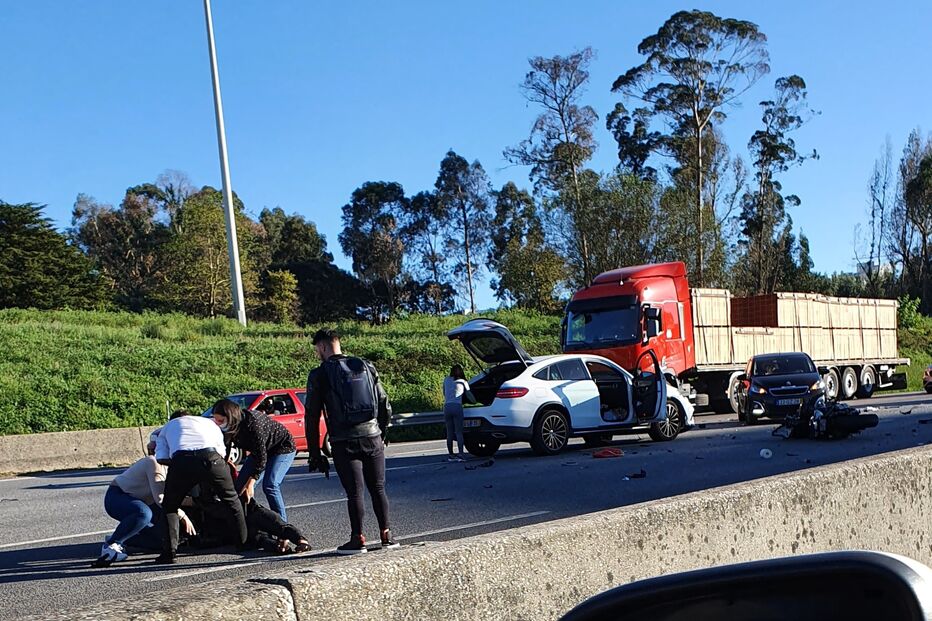  Colisão provoca dois feridos na A3 no Porto
