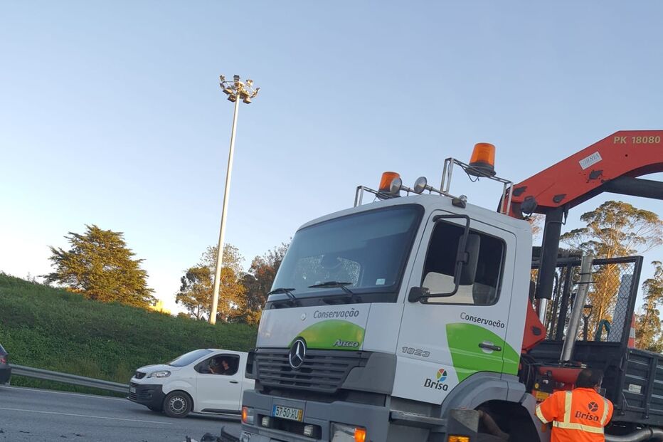 Colisão provoca dois feridos na A3 no Porto