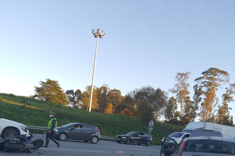 Colisão provoca dois feridos na A3 no Porto