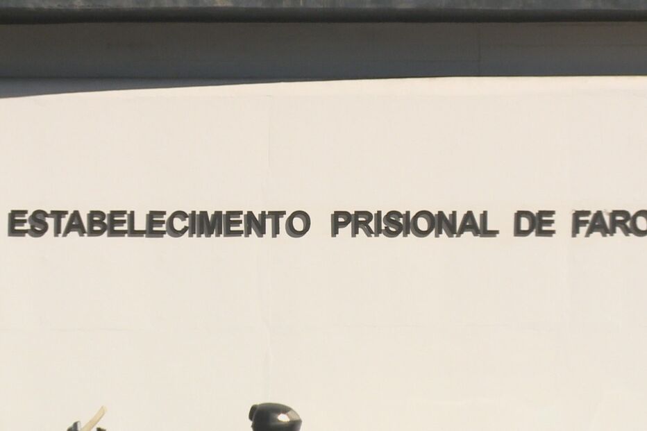 62 reclusos e quatro guardas infetados na prisão de Faro