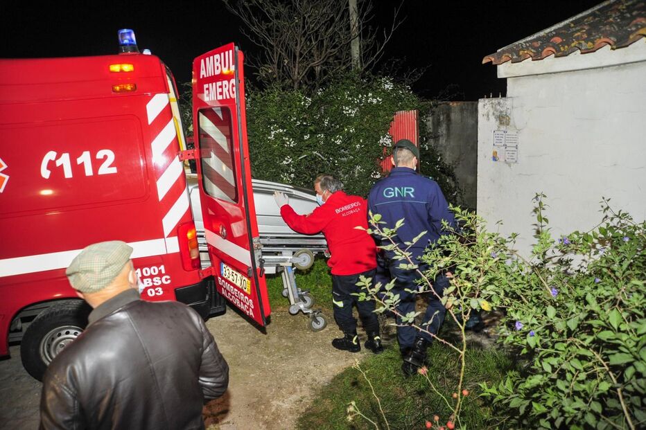 Homem encontrado morto em Alcobaça com mãos e pés amarrados	