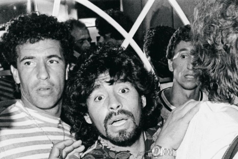 Receção de Maradona no aeroporto da Portela