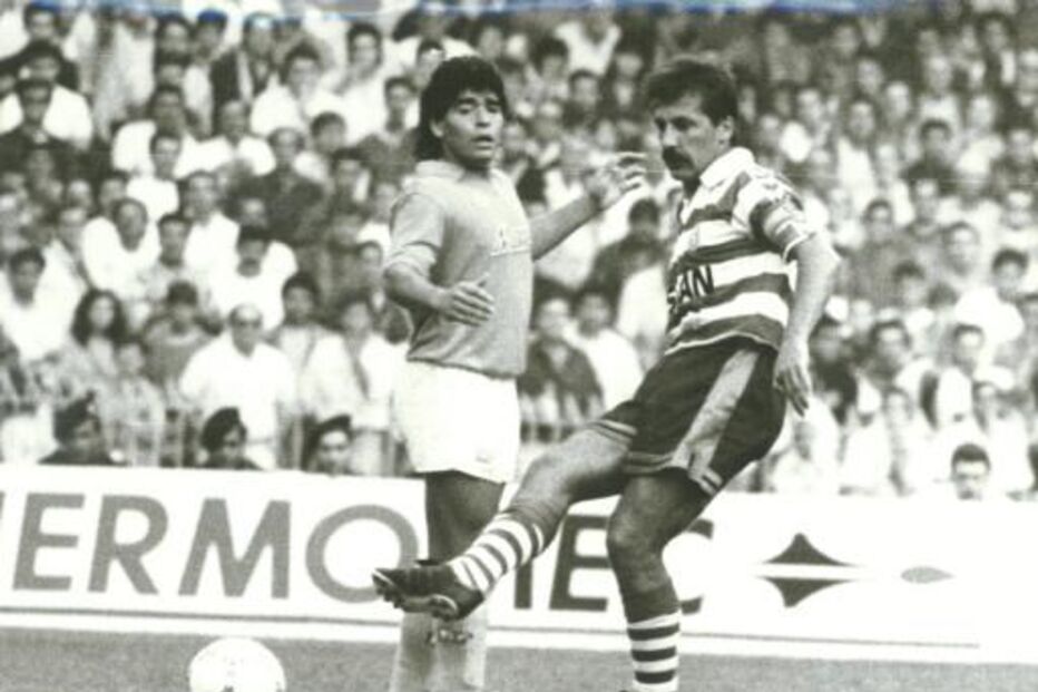 Maradona no jogo contra o Sporting