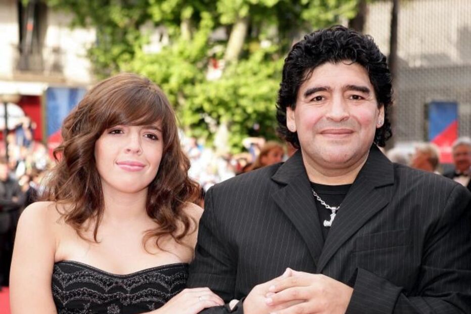 Maradona e a filha Dalma em Cannes.jpg