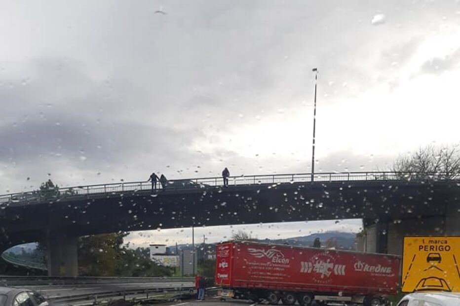 Camião despista-se na A4 em Amarante