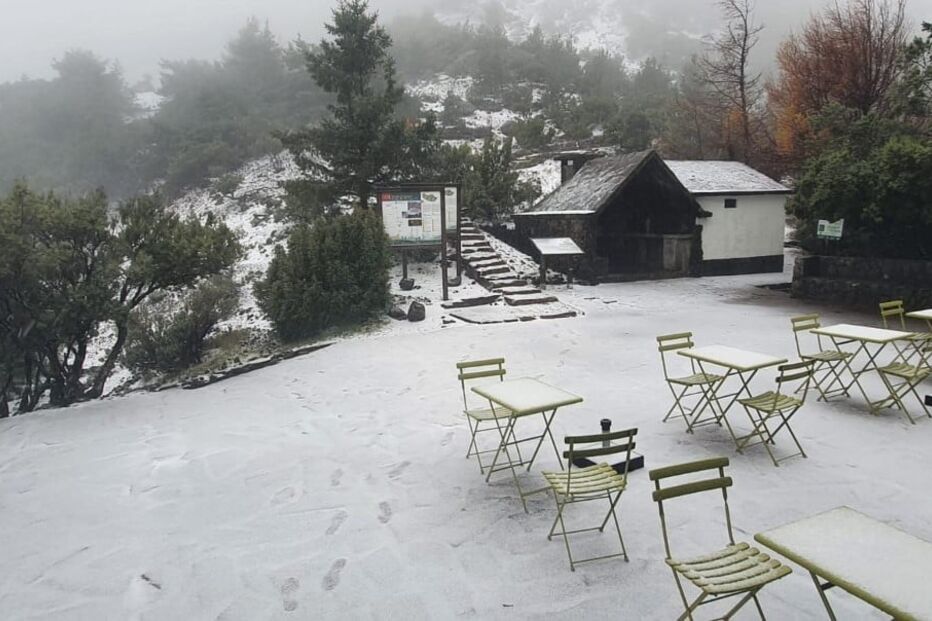 Neve pinta ilha da Madeira de branco