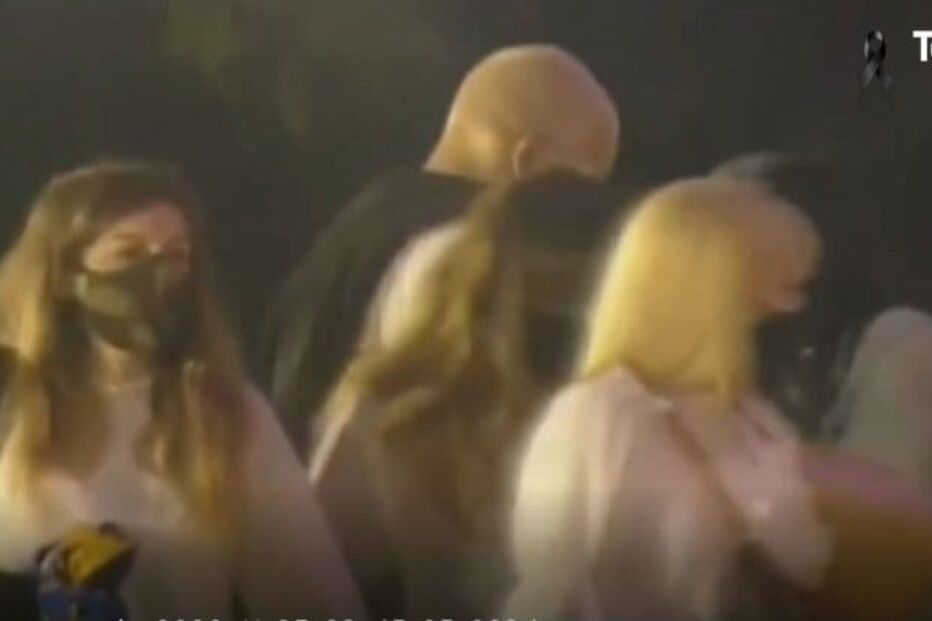 As filhas de Maradona, Dalma e Giannina, com a mãe, Claudia Villafañe