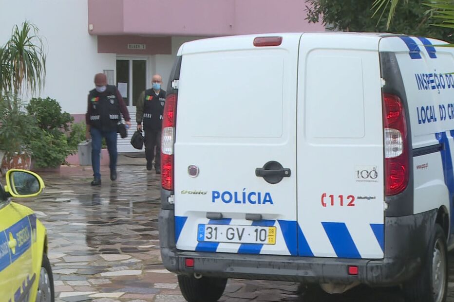 Mulher morta à facada dentro de apartamento em Portimão
