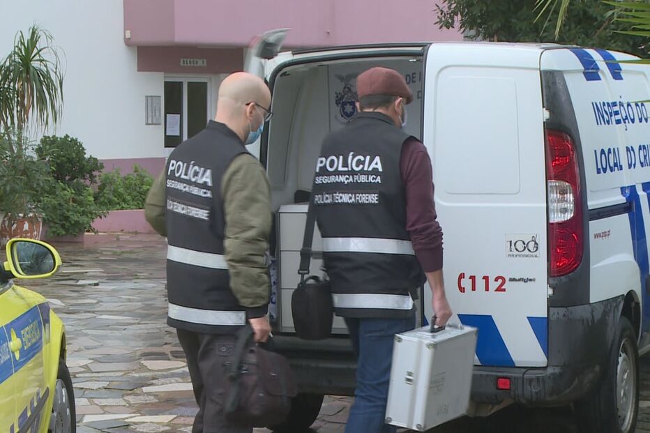 Mulher morta à facada dentro de apartamento em Portimão