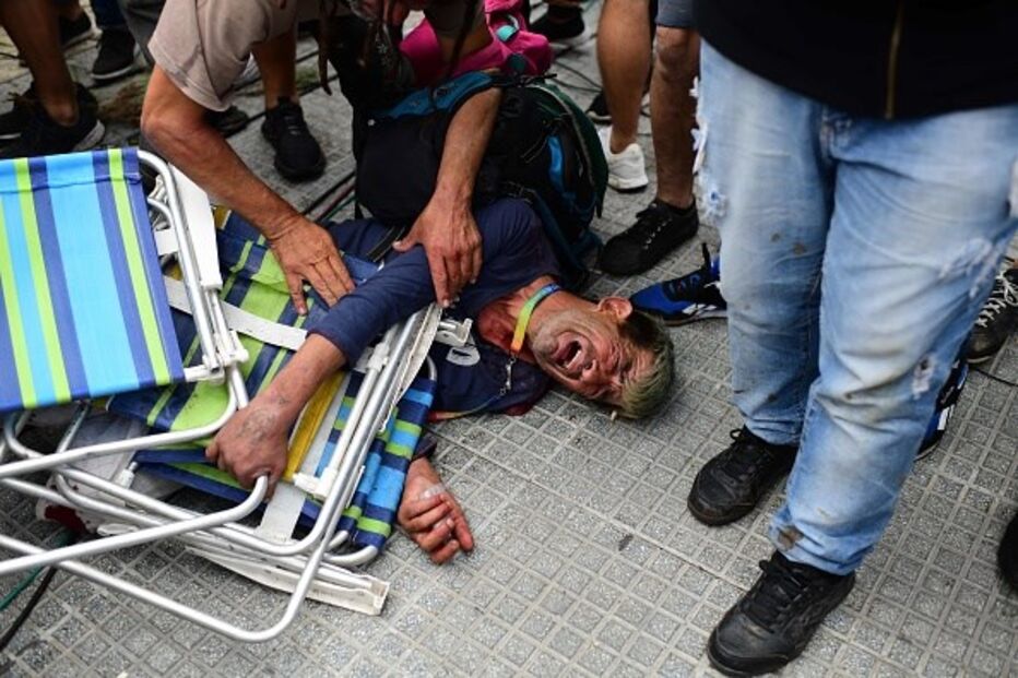 Fãs de Maradona em confronto com a polícia em Buenos Aires