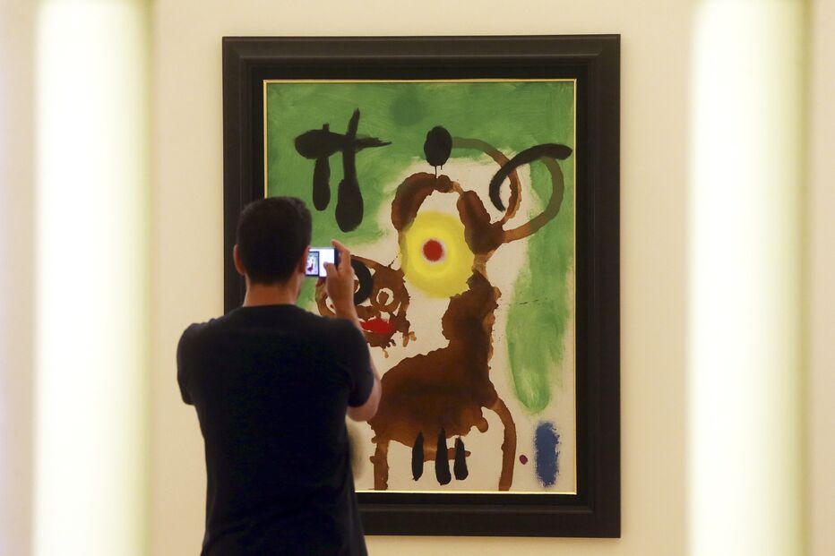 Em 2003 o BPN decidiu vender 41 quadros do pintor catalão Joan Miró por 22 milhões