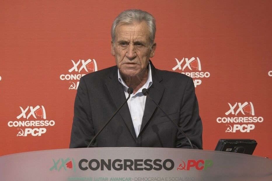 Jerónimo de Sousa discursa na abertura do congresso do PCP