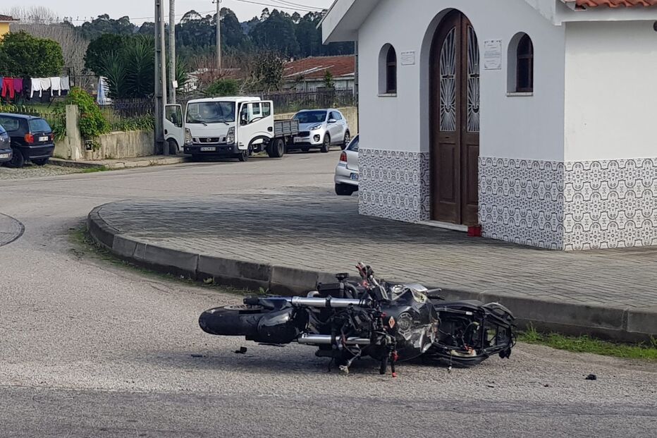 Jovem de 22 anos morre em despiste de mota na Feira