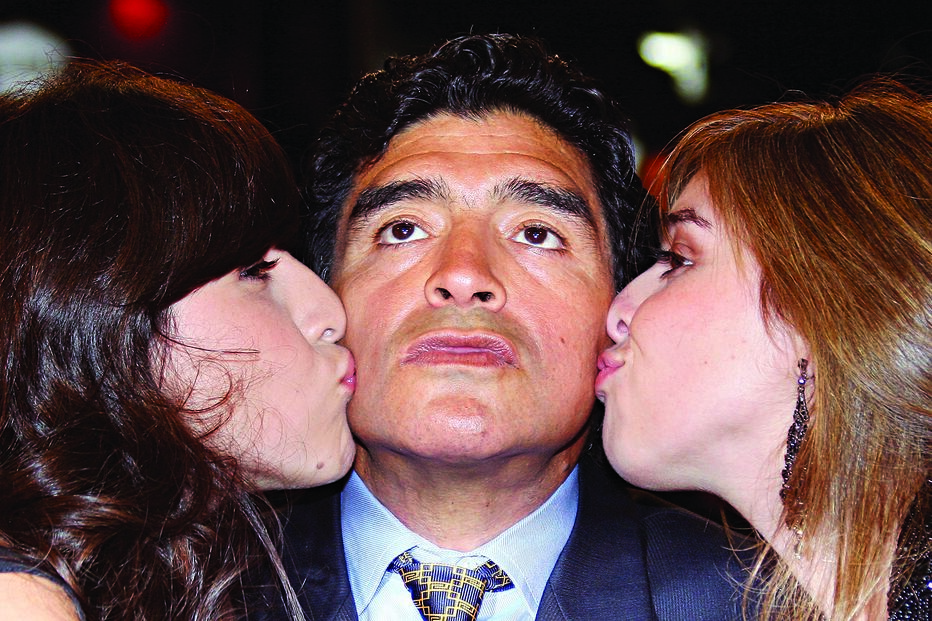 Diego Maradona com as filhas