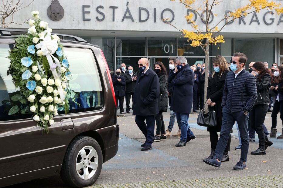 Lágrimas e emoção no adeus a Reinaldo Teles