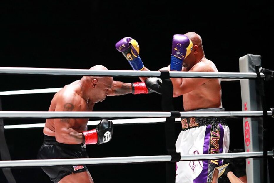 Mike Tyson e Roy Jones Jr. defrontaram-se