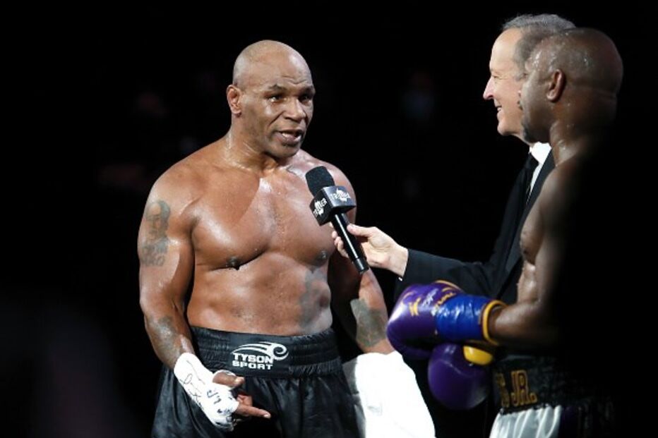 Mike Tyson e Roy Jones Jr. defrontaram-se