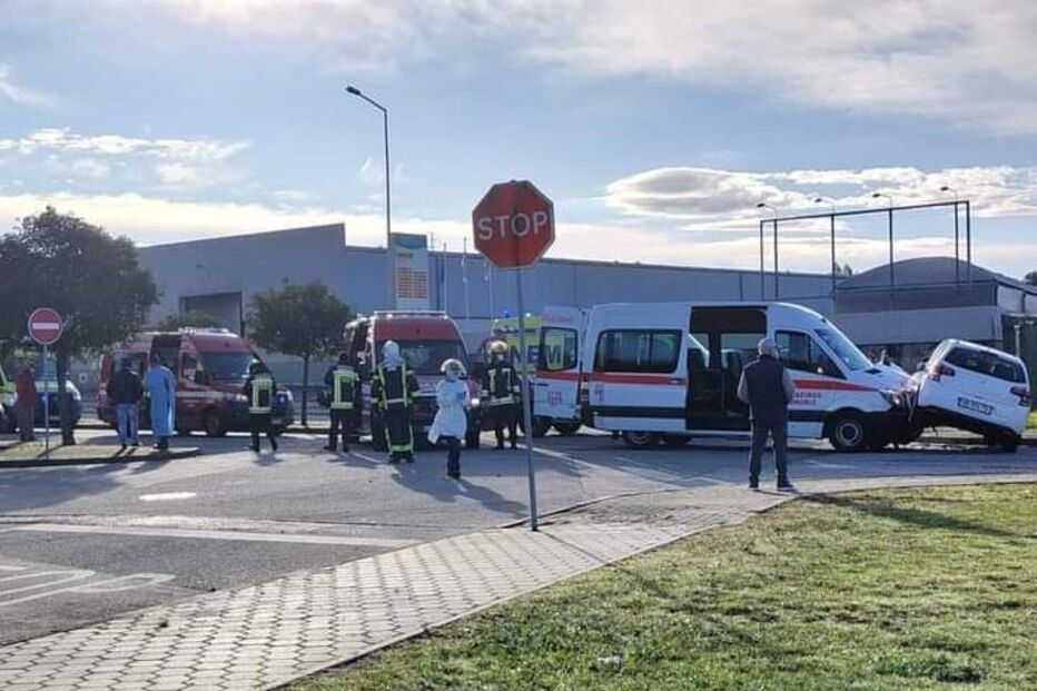 Cinco feridos em colisão entre ambulância e carro em Ovar. Bombeiro e uma menor entre as vítimas