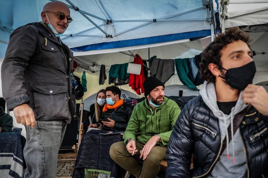 Cerca de uma dezena de empresários responsáveis pelo movimento “A Pão e Água” mantêm-se em greve de fome à porta da Assembleia da República em Lisboa, para serem ouvidos pelo Governo sobre as suas propostas para mitigar os efitos da pandemia Covid 19 naquele setor da economia