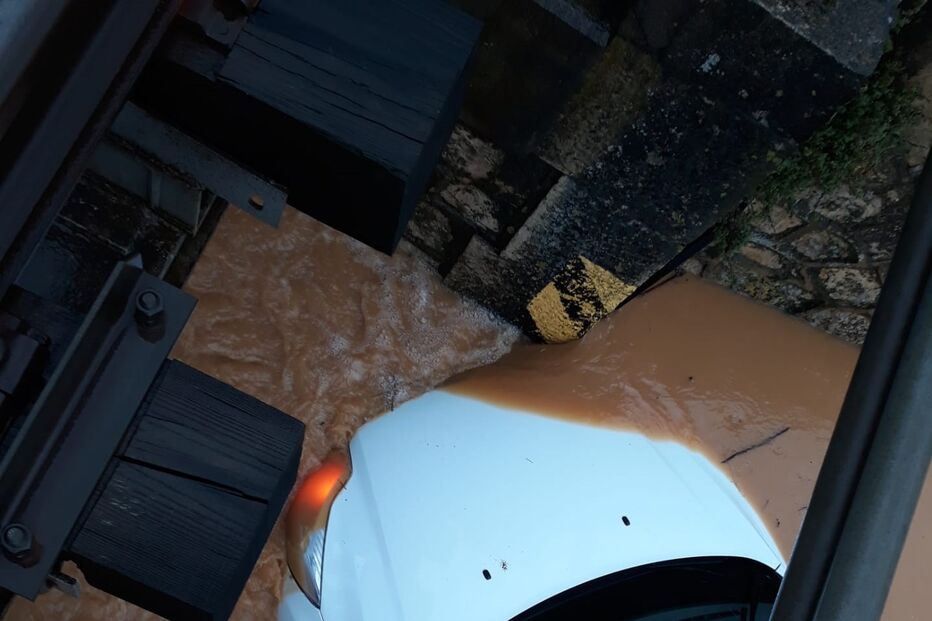 Chuva e mau tempo provocam inundações na Fuzeta em Olhão