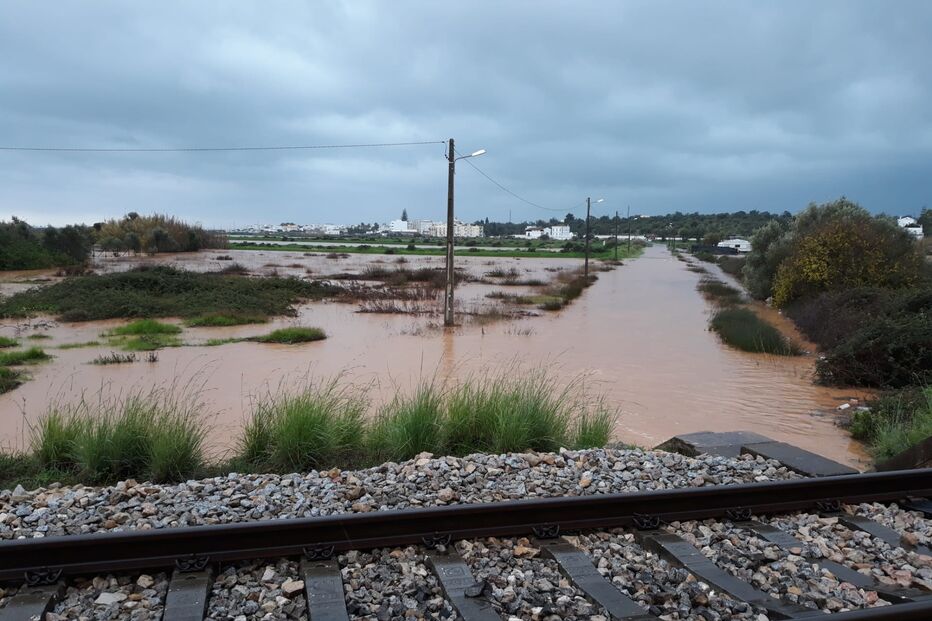 Chuva e mau tempo provocam inundações na Fuzeta em Olhão