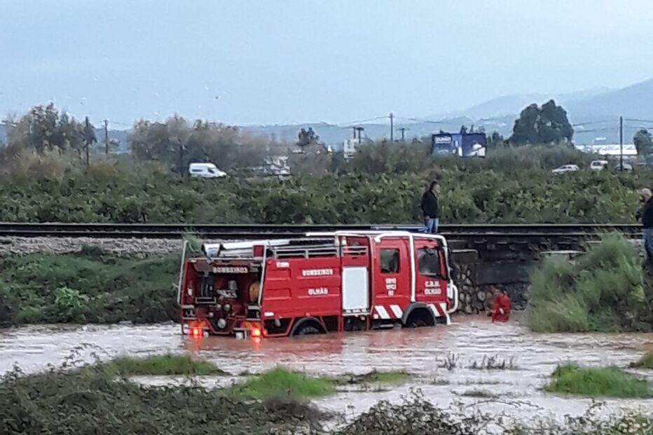 Chuva e mau tempo provocam inundações na Fuzeta em Olhão