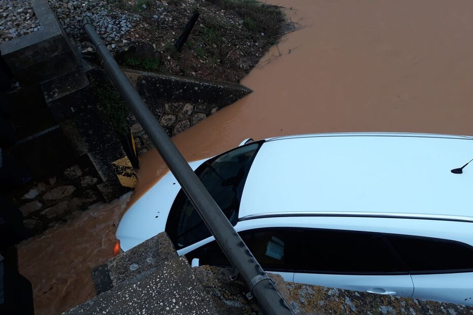 Chuva e mau tempo provocam inundações na Fuzeta em Olhão