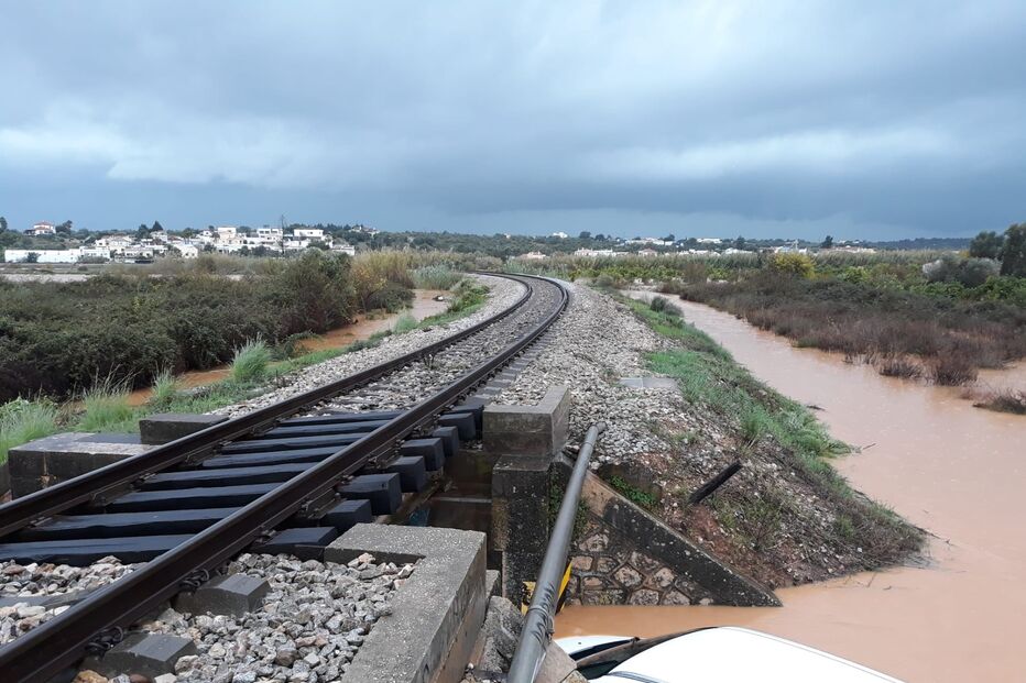 Chuva e mau tempo provocam inundações na Fuzeta em Olhão