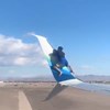 Homem lança pânico ao subir para asa de avião em Las Vegas antes da descolagem