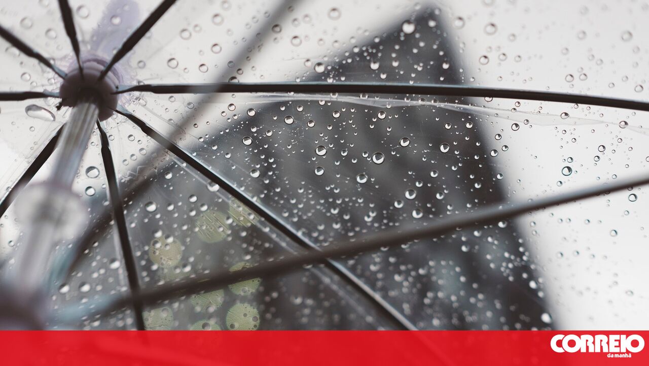 Yellow Weather Alert: Heavy Rain and Thunderstorms Hit 11 Portuguese Districts