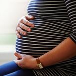 Grávida dá à luz na casa de banho do hospital CUF Tejo e tenta desfazer-se do feto na sanita