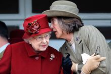 Isabel II e Lady Celia .jpg