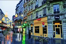 Festa ilegal decorreu no primeiro andar deste prédio no centro de Bruxelas