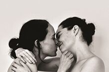 Elliot Page e a namorada