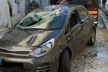 Condutor escapa ileso a capotamento de carro no centro de Setúbal