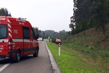 Jovem de 26 anos ferida em despiste de carro em Espinho